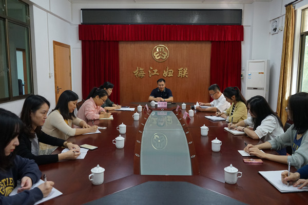 区委副书记曾小喜到区妇联调研指导工作_副本.jpg