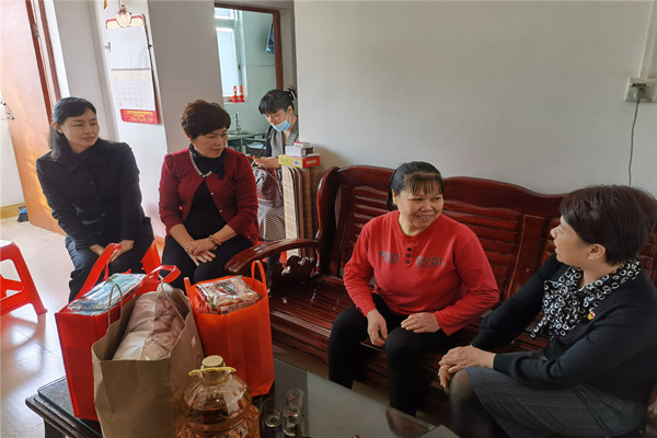 市妇联慰问 (1)_副本.jpg
