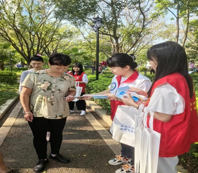 10.16梅江区发改局开展粮食安全宣传活动_2