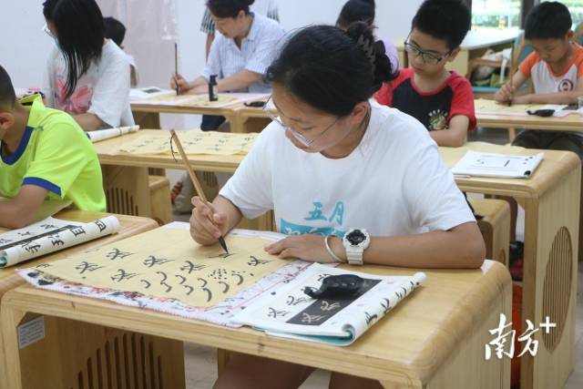 龙东社区为“邻里教育”项目提供场地。
