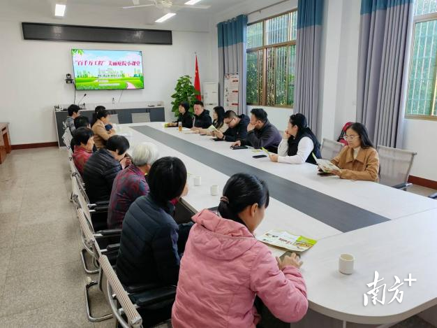 梅江区三角镇三角村开展系列活动，助力打造美丽庭院、推进乡村振兴