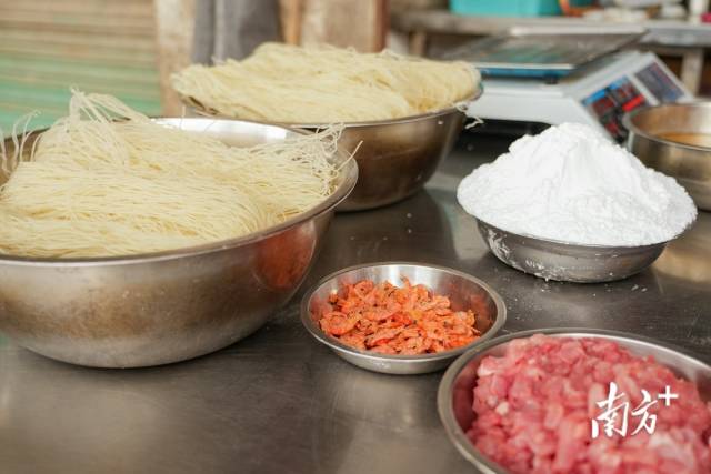米粉圆的原材料有米粉、木薯粉、猪肉等。
