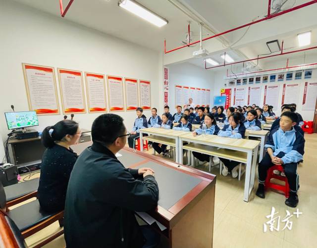 龙东社区植树3.jpg
