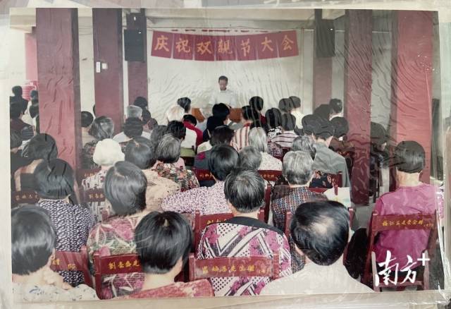 过去母亲堂举行双亲节庆祝大会留影。受访者供图