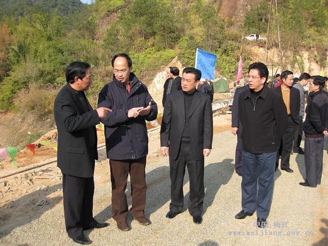 �С����쵼���Ǳ����鹤��