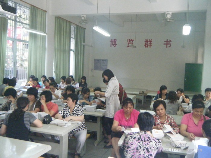 {小学五学年组教研活动总结}.