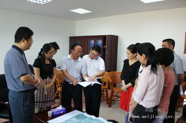 梅州市政府研究室领导到三角镇调研江南新城建设工作