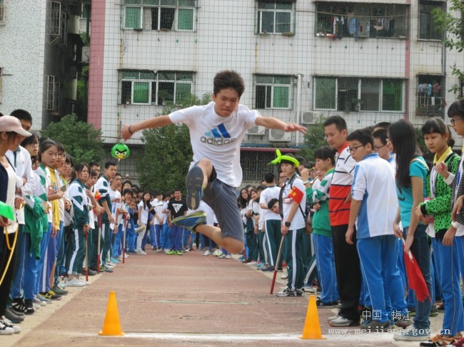 梅江区旅游局 - 校园动态 - 嘉应中学举行第二十